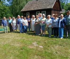 Zakończenie roku  2025/2026 Dyskusyjnego Klubu Książki przy Filii nr 1 w Skansenie