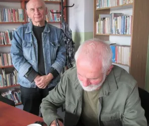 „Pół żartem” z Januszem Ziarnikiem Spotkanie autorskie w Filii nr 1
