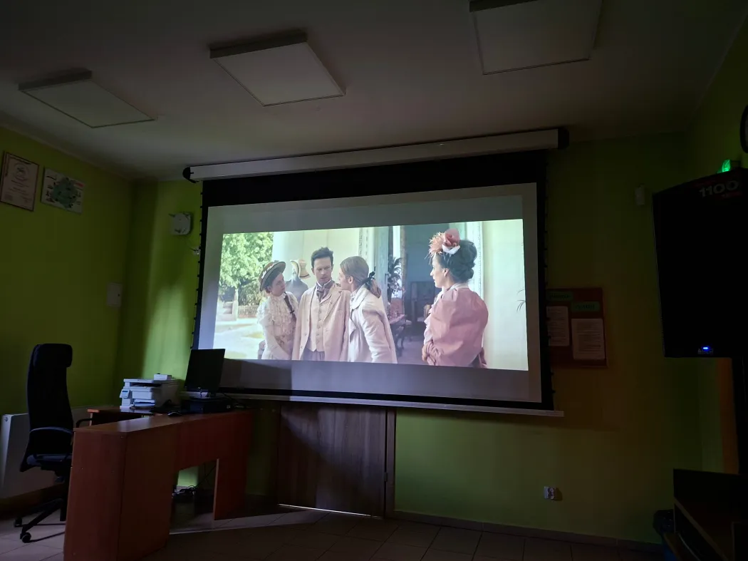 Projekcja spektaklu telewizyjnego z audiodeskrypcją pt. „Pełna powaga”