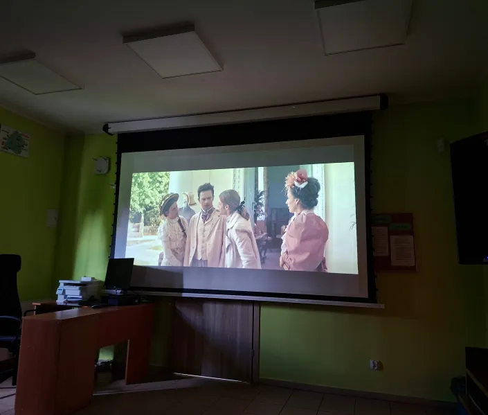 Projekcja spektaklu telewizyjnego z audiodeskrypcją pt. „Pełna powaga”