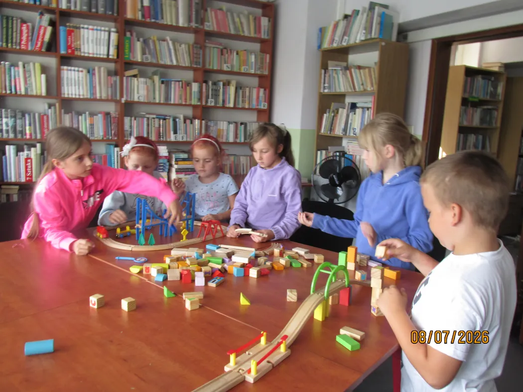 Wakacyjne zajęcia dla dzieci w Filii nr 1